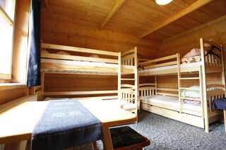 Хостелы MTB Hostel Косцелиско Спальное место на двухъярусной кровати в общем номере для мужчин и женщин-5